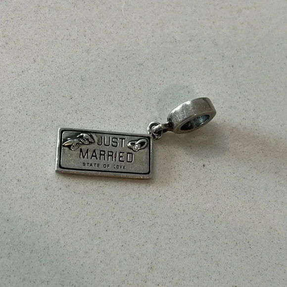 5/20$$ Just married 💍 charm - Picture 2 of 5